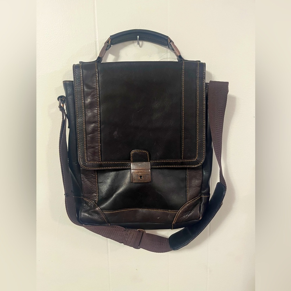 Vintage Wilsons Brown Leather Crossbody Buckle Latch Tablet Messenger Bag